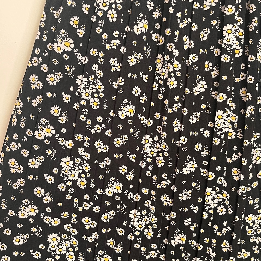 Floral pleated wide leg pants, size Small